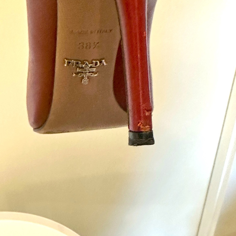 Prada Maroon Heel. - Picture 4 of 6